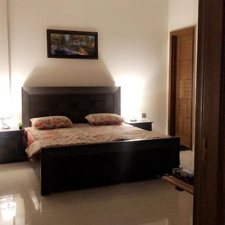 Fully Serviced Holiday Home Near Lyallpur Galleria Faisalabad Exterior foto