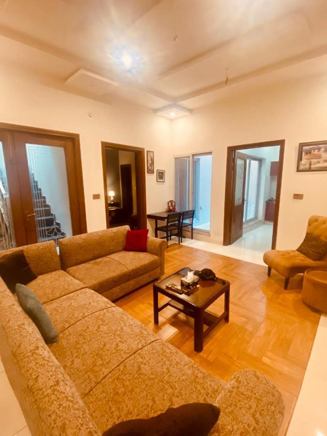 Fully Serviced Holiday Home Near Lyallpur Galleria Faisalabad Exterior foto