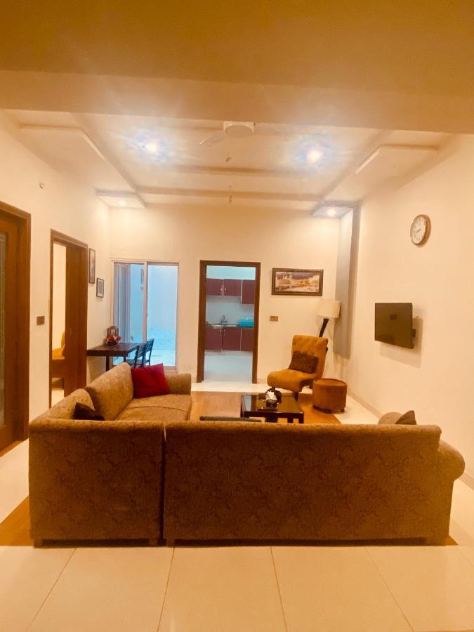 Fully Serviced Holiday Home Near Lyallpur Galleria Faisalabad Exterior foto