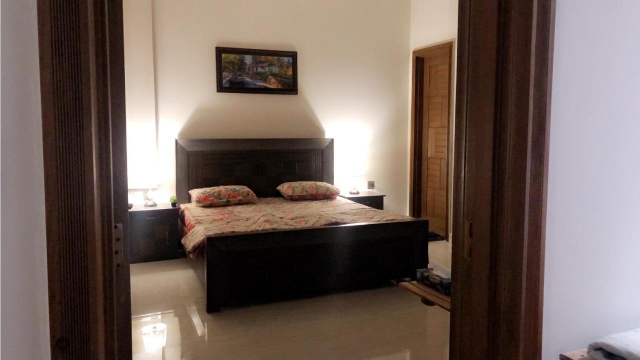 Fully Serviced Holiday Home Near Lyallpur Galleria Faisalabad Exterior foto