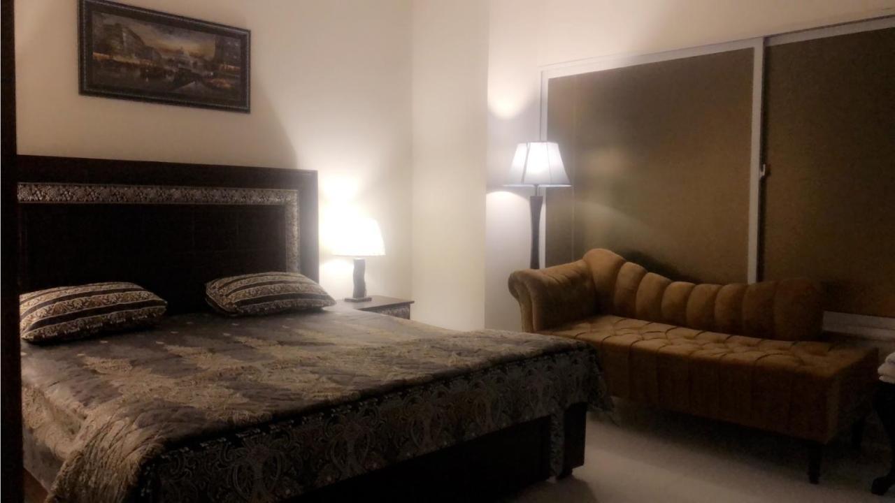 Fully Serviced Holiday Home Near Lyallpur Galleria Faisalabad Exterior foto